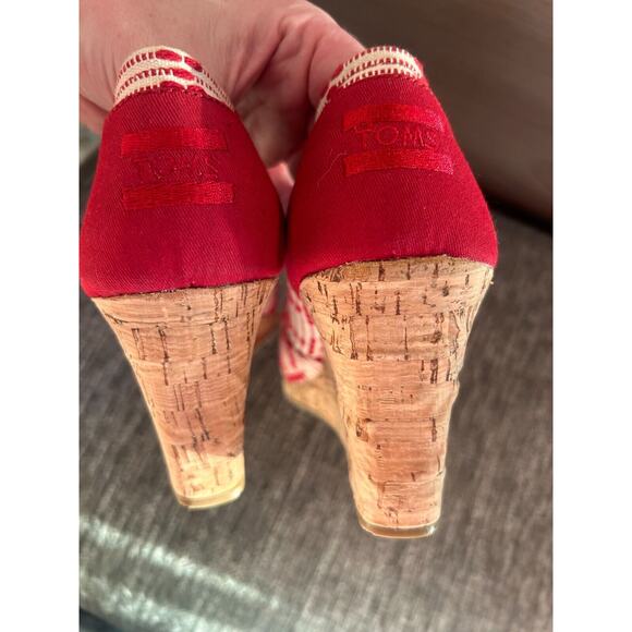 TOMS Multi Cross Stitch Open Toe Wedges Red and White size 8.5 - Picture 8 of 12